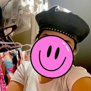 Beret faux leather hat
